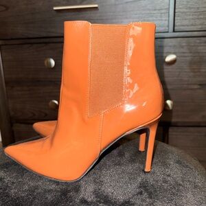 I.N.C BROWN PATENT LEATHER BOOTIES